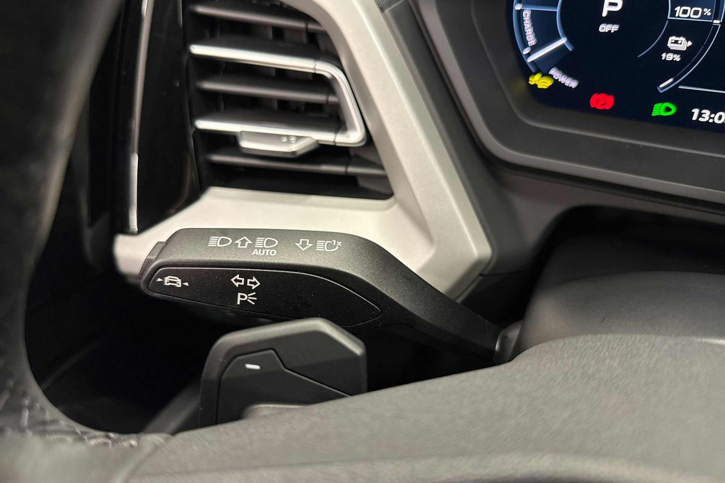 met. harmaa Audi Q4 e-tron 2026 kuva 12.