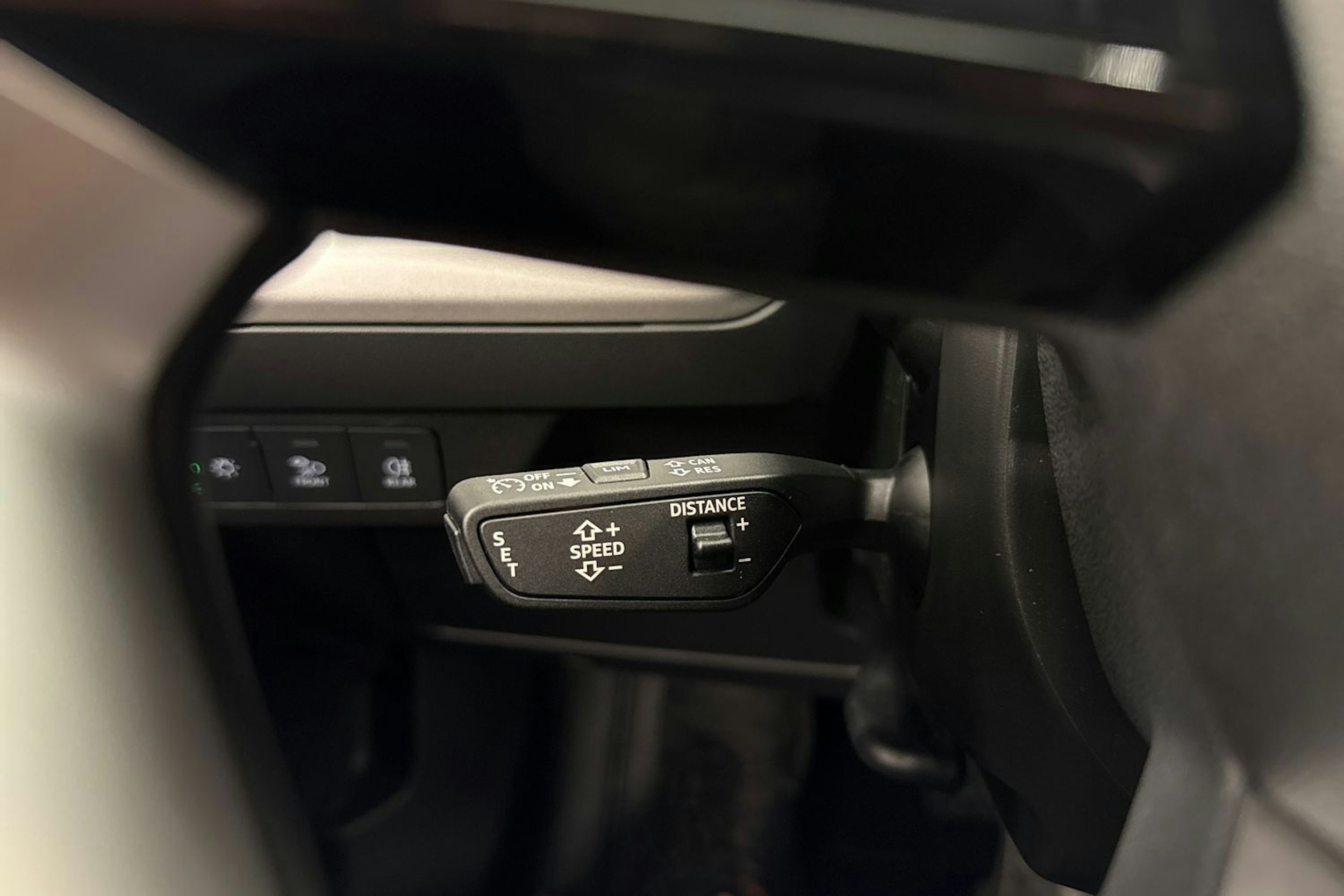 met. harmaa Audi Q4 e-tron 2026 kuva 14.