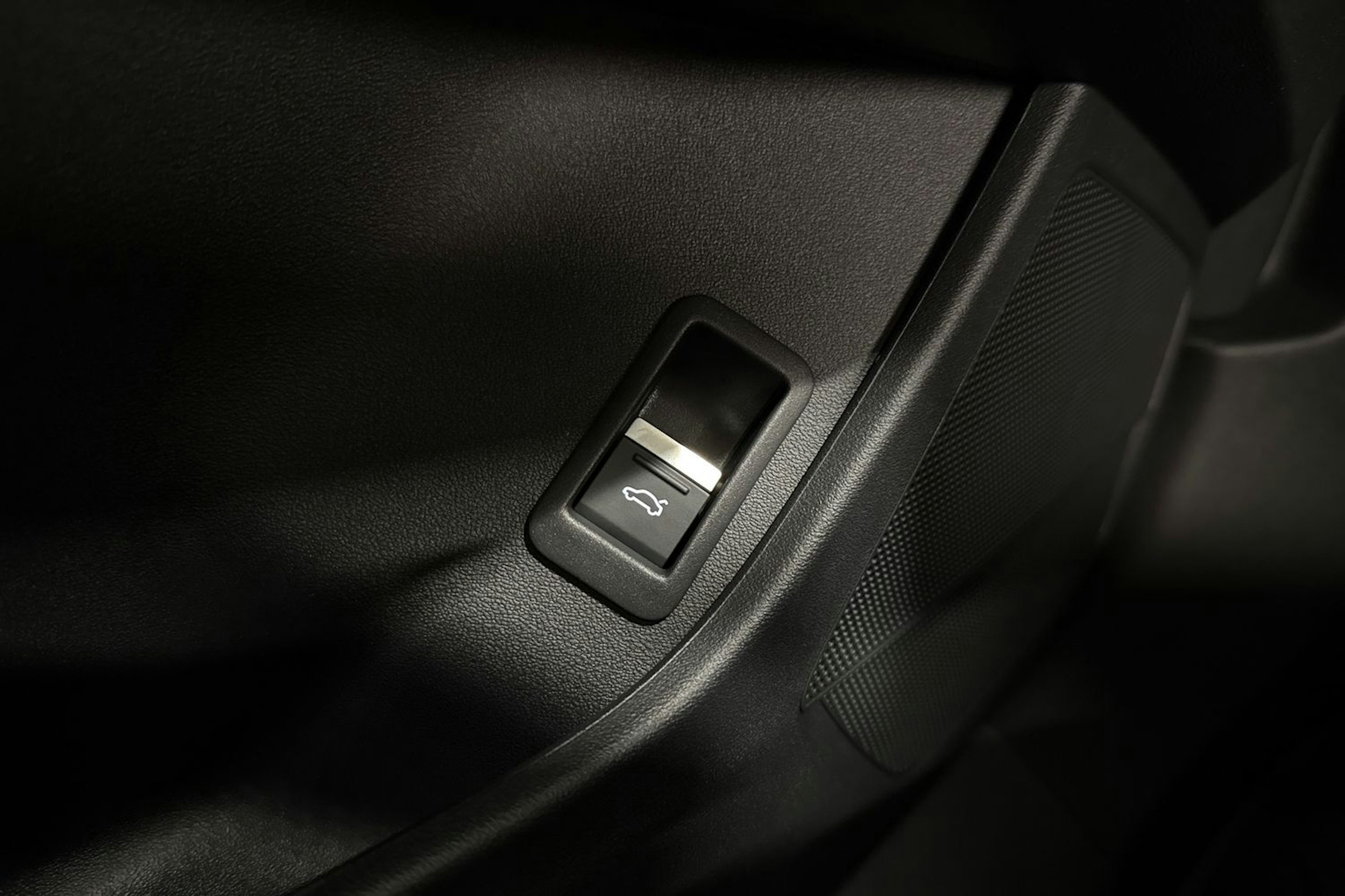 met. harmaa Audi Q4 e-tron 2026 kuva 18.