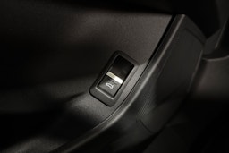 met. harmaa Audi Q4 e-tron 2026 kuva 18.