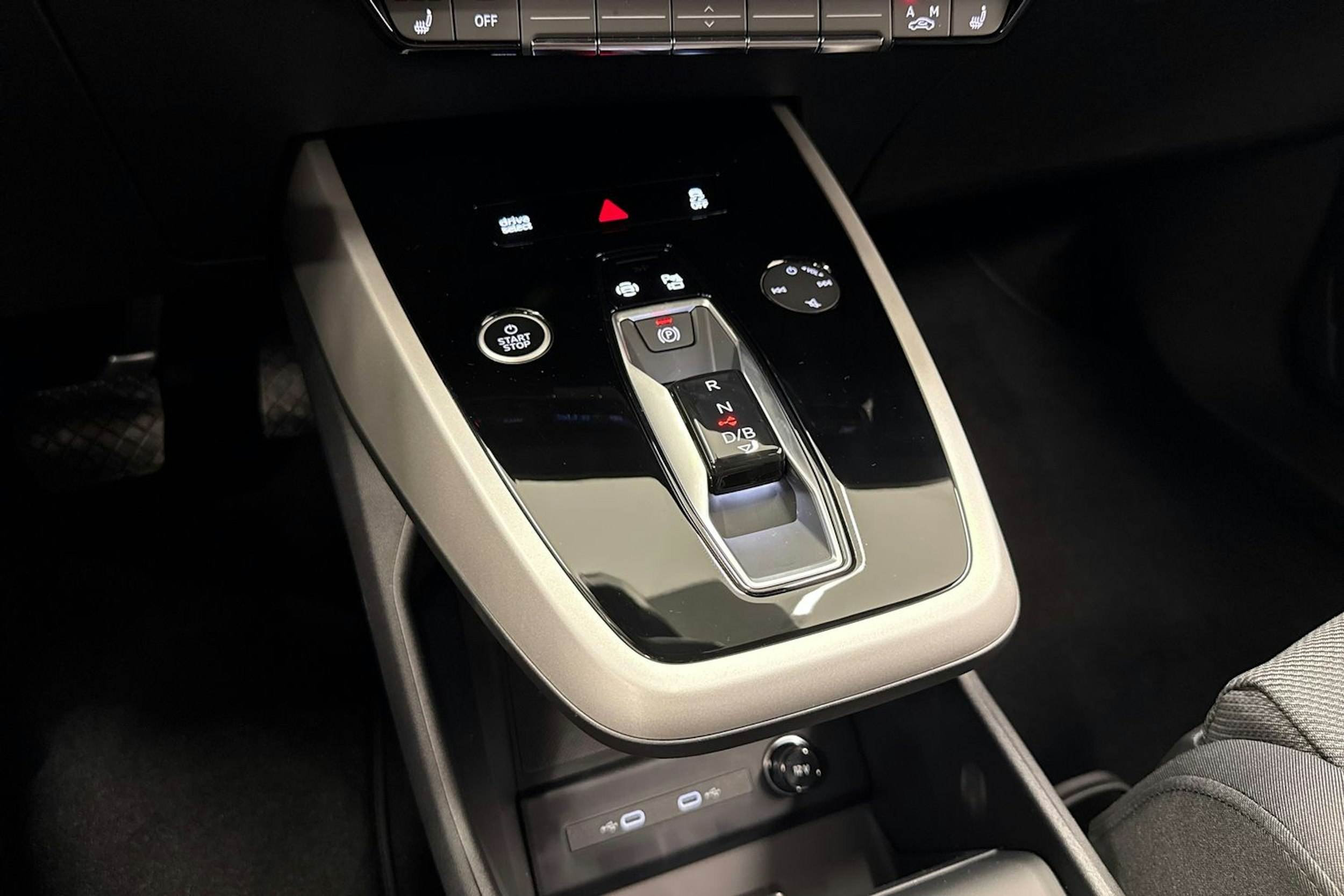 met. harmaa Audi Q4 e-tron 2026 kuva 19.