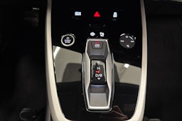 met. harmaa Audi Q4 e-tron 2026 kuva 21.