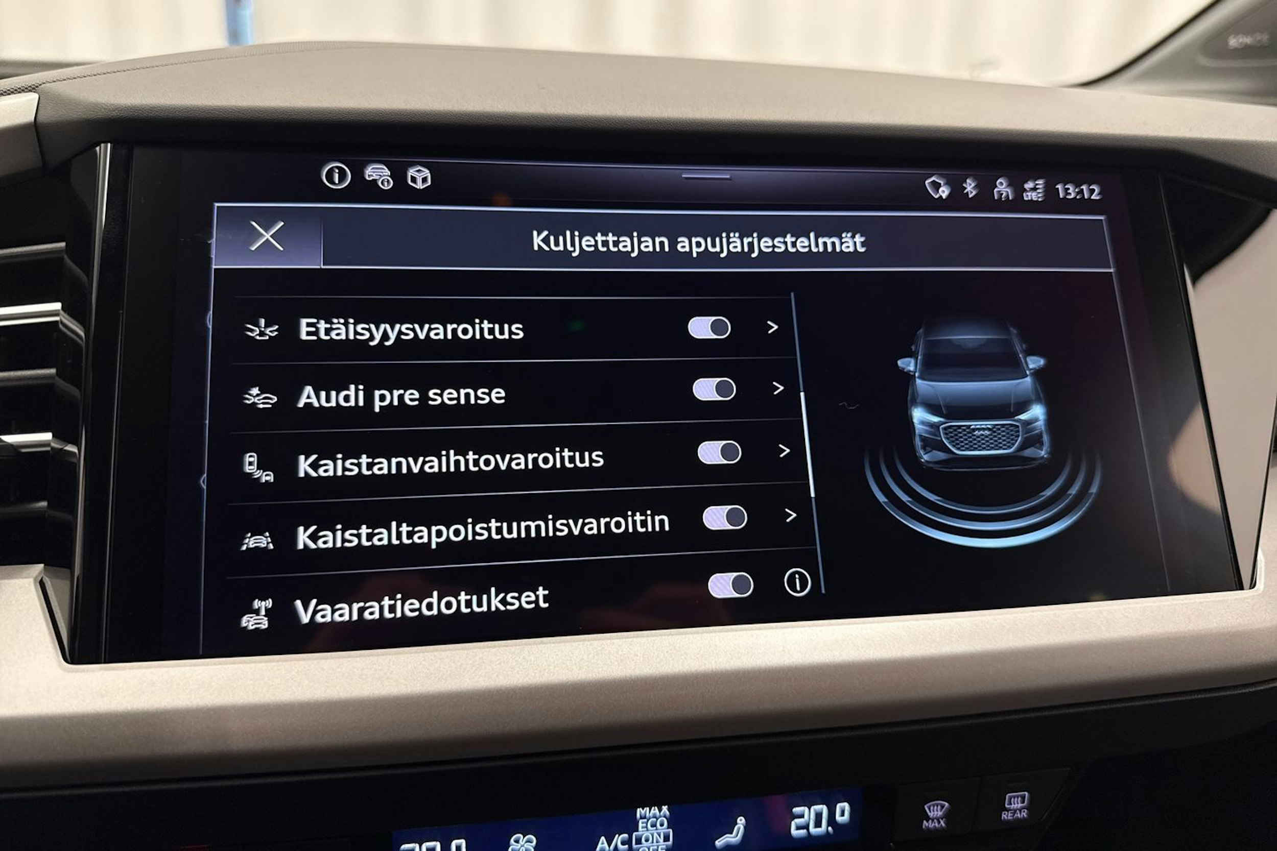 met. harmaa Audi Q4 e-tron 2026 kuva 25.