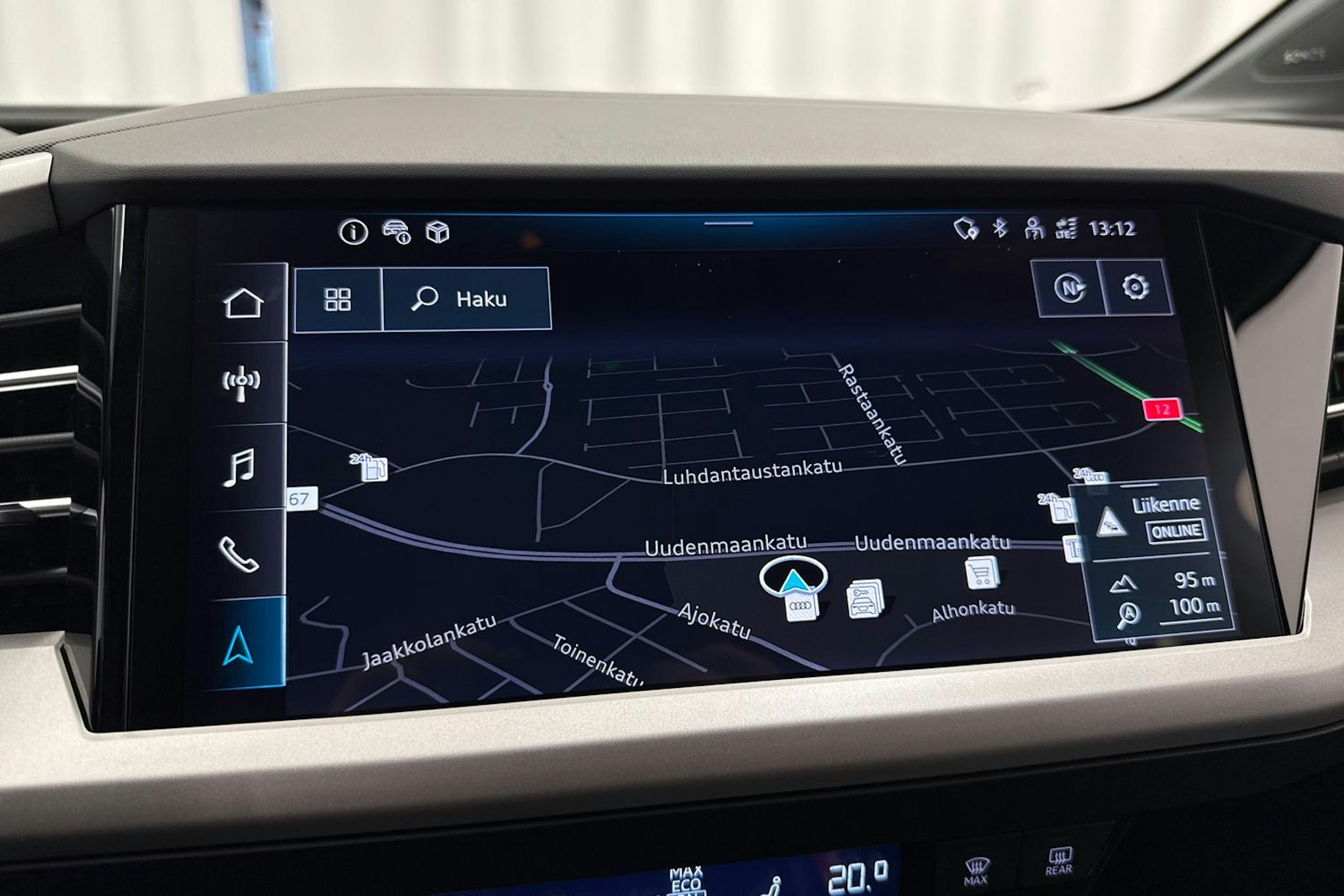 met. harmaa Audi Q4 e-tron 2026 kuva 27.