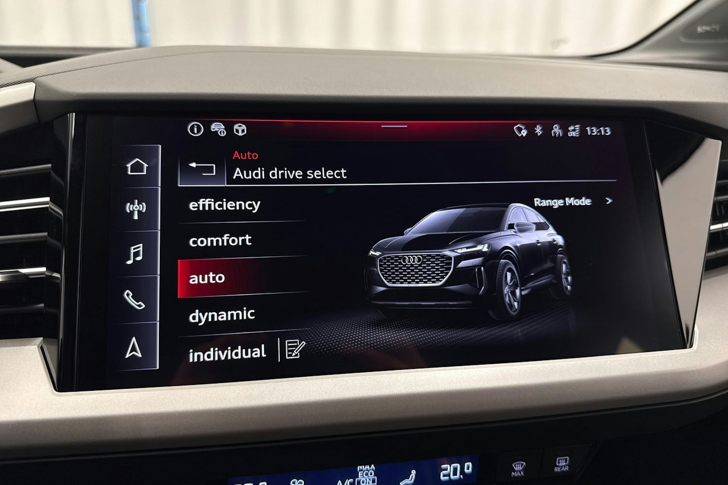 met. harmaa Audi Q4 e-tron 2026 kuva 28.