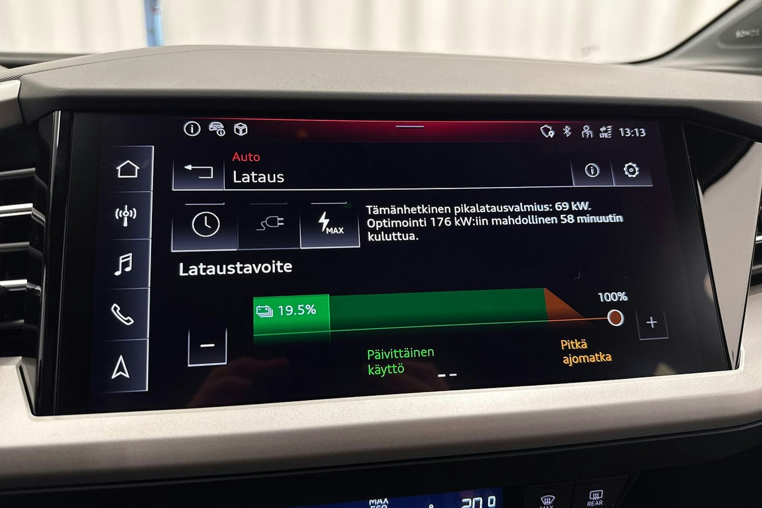 met. harmaa Audi Q4 e-tron 2026 kuva 29.