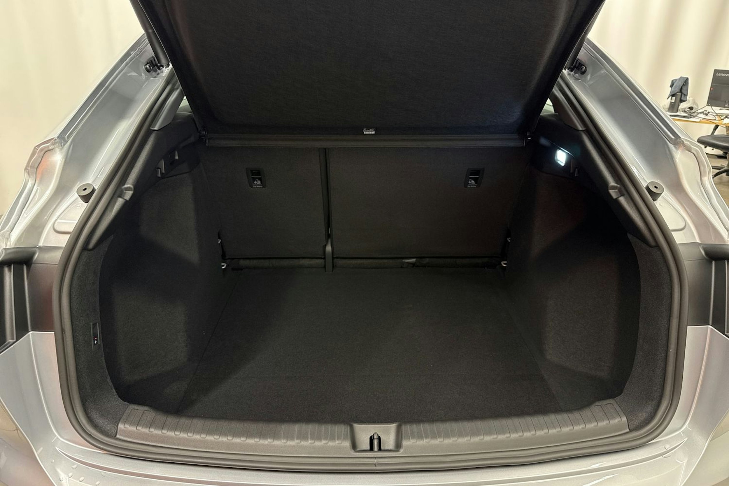 met. harmaa Audi Q4 e-tron 2026 kuva 31.