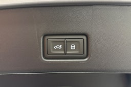 met. harmaa Audi Q4 e-tron 2026 kuva 32.