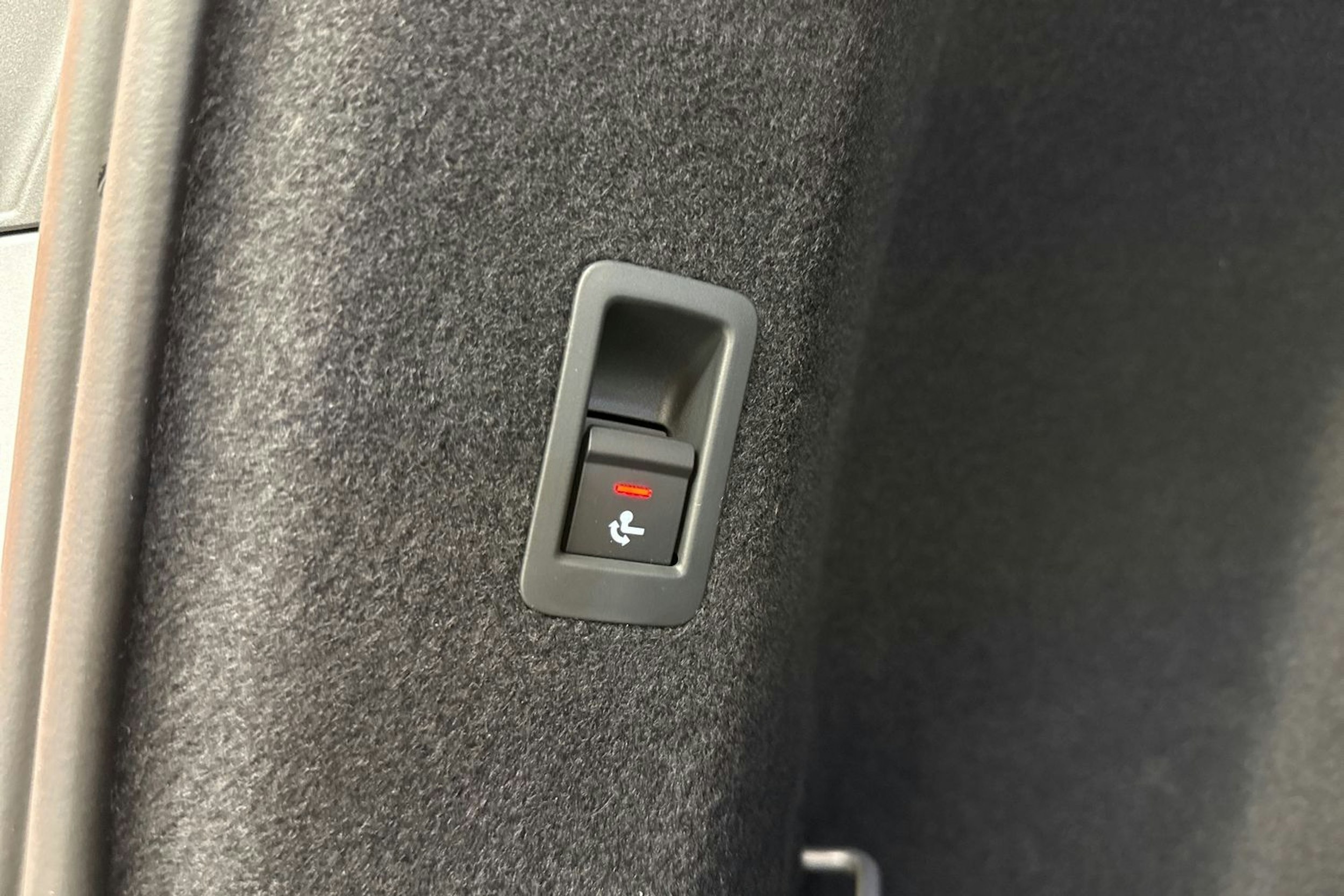 met. harmaa Audi Q4 e-tron 2026 kuva 33.