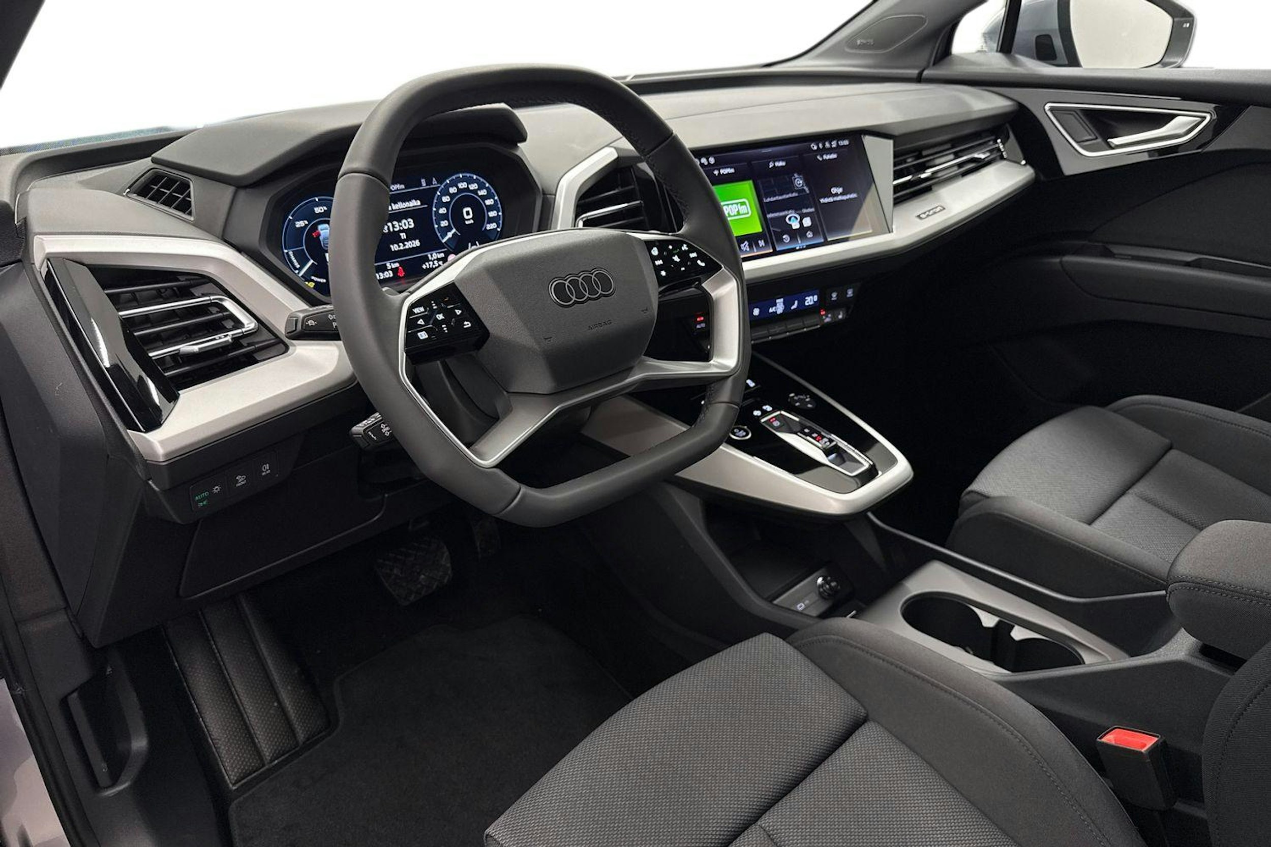 met. harmaa Audi Q4 e-tron 2026 kuva 35.