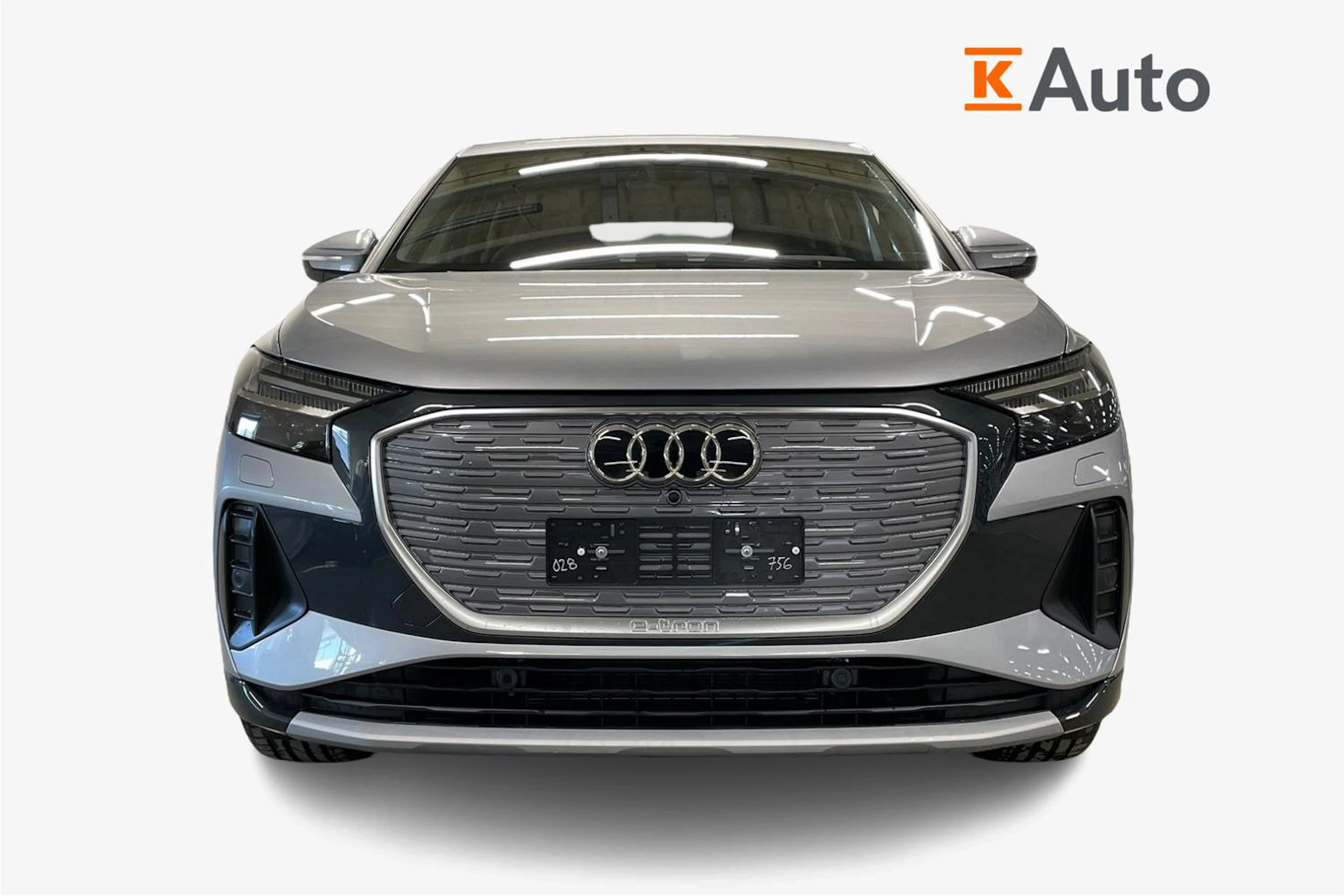 harmaa Audi Q4 e-tron 2026 kuva 5.