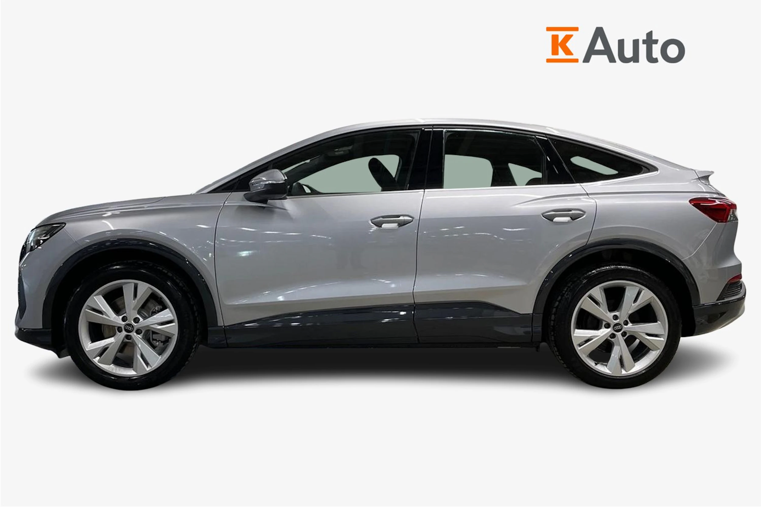 harmaa Audi Q4 e-tron 2026 kuva 6.