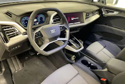 harmaa Audi Q4 e-tron 2026 kuva 7.