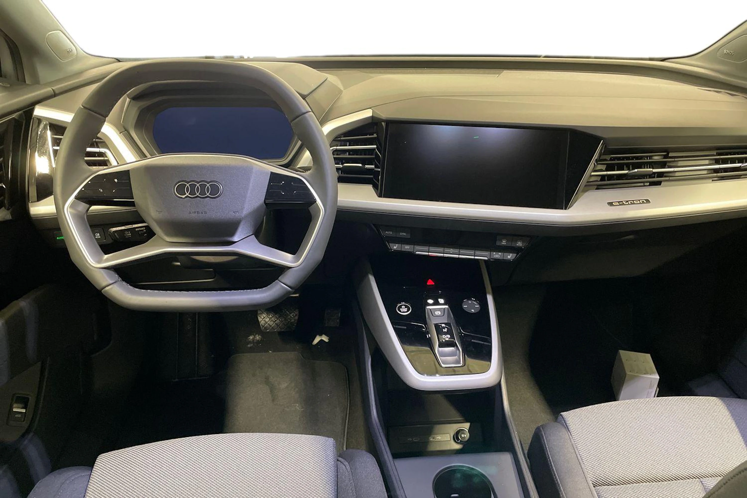 harmaa Audi Q4 e-tron 2026 kuva 9.