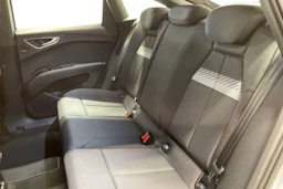 harmaa Audi Q4 e-tron 2026 kuva 10.