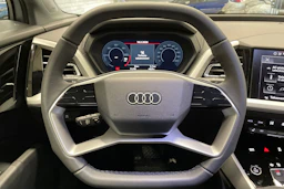 harmaa Audi Q4 e-tron 2026 kuva 14.