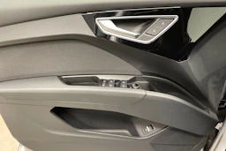 harmaa Audi Q4 e-tron 2026 kuva 18.