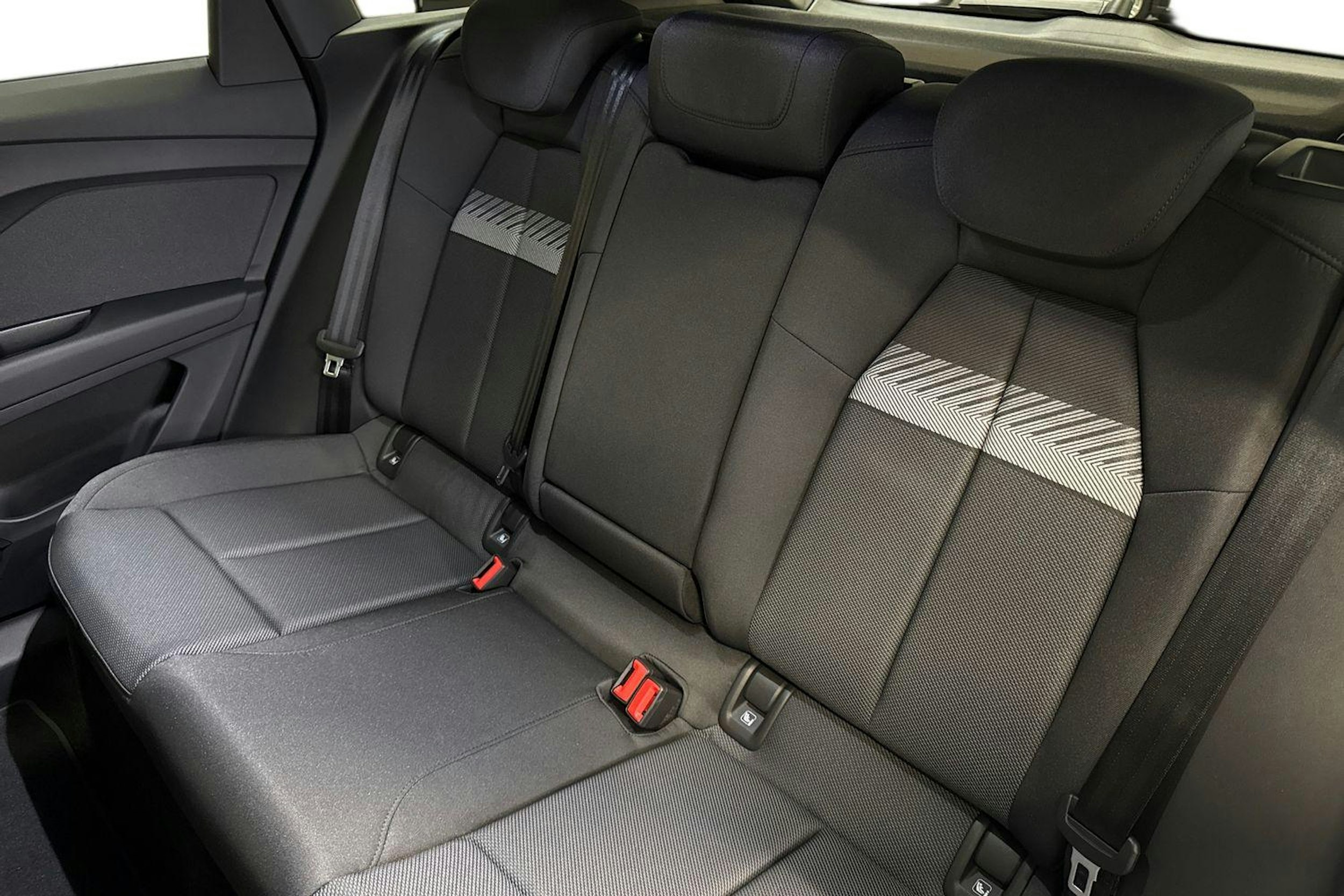 met. valkoinen Audi Q4 e-tron 2026 kuva 8.