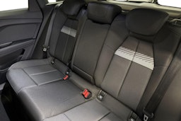 met. valkoinen Audi Q4 e-tron 2026 kuva 8.