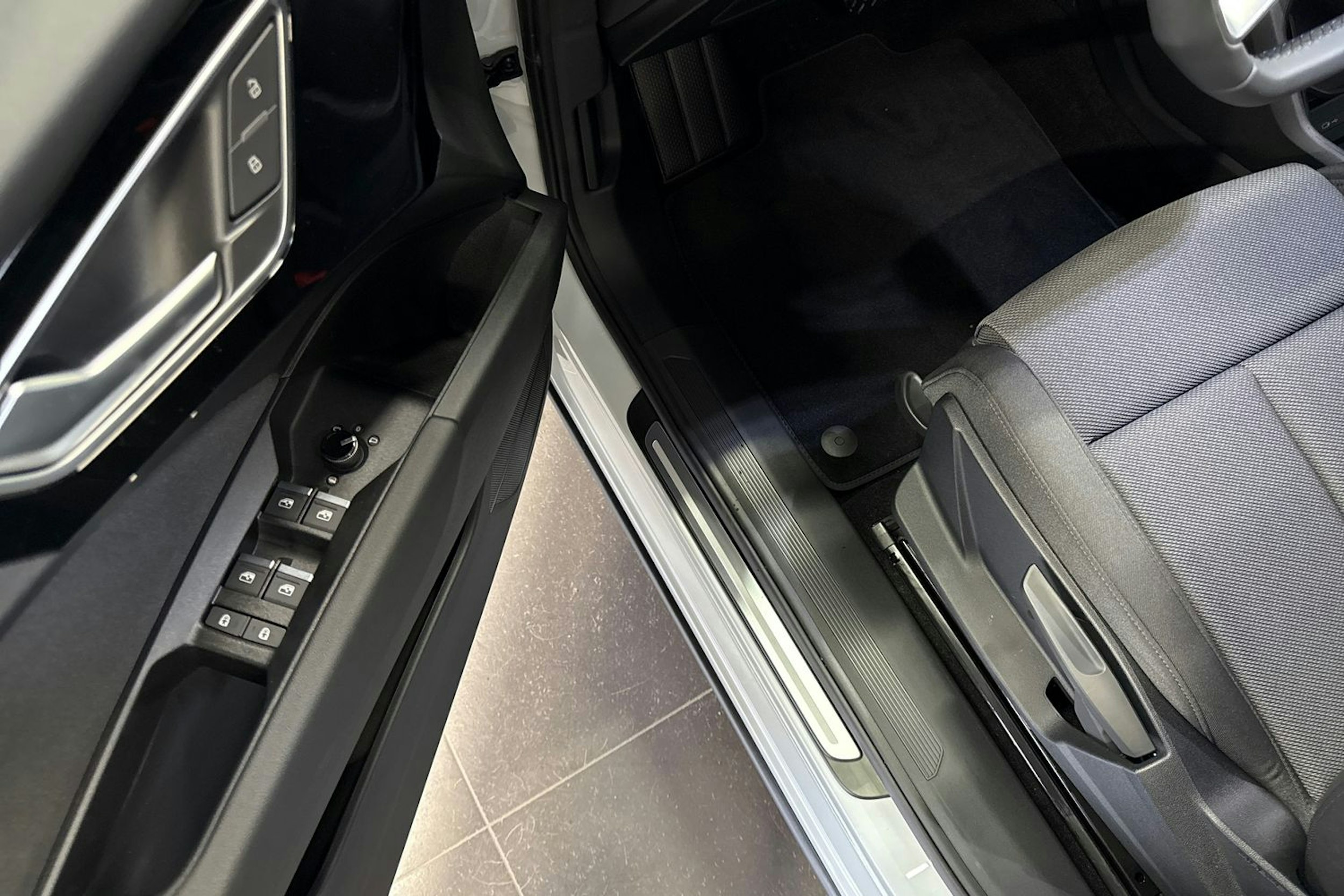 met. valkoinen Audi Q4 e-tron 2026 kuva 14.