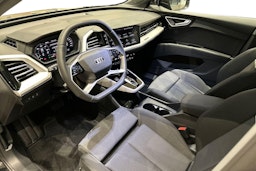 musta Audi Q4 e-tron 2026 kuva 6.