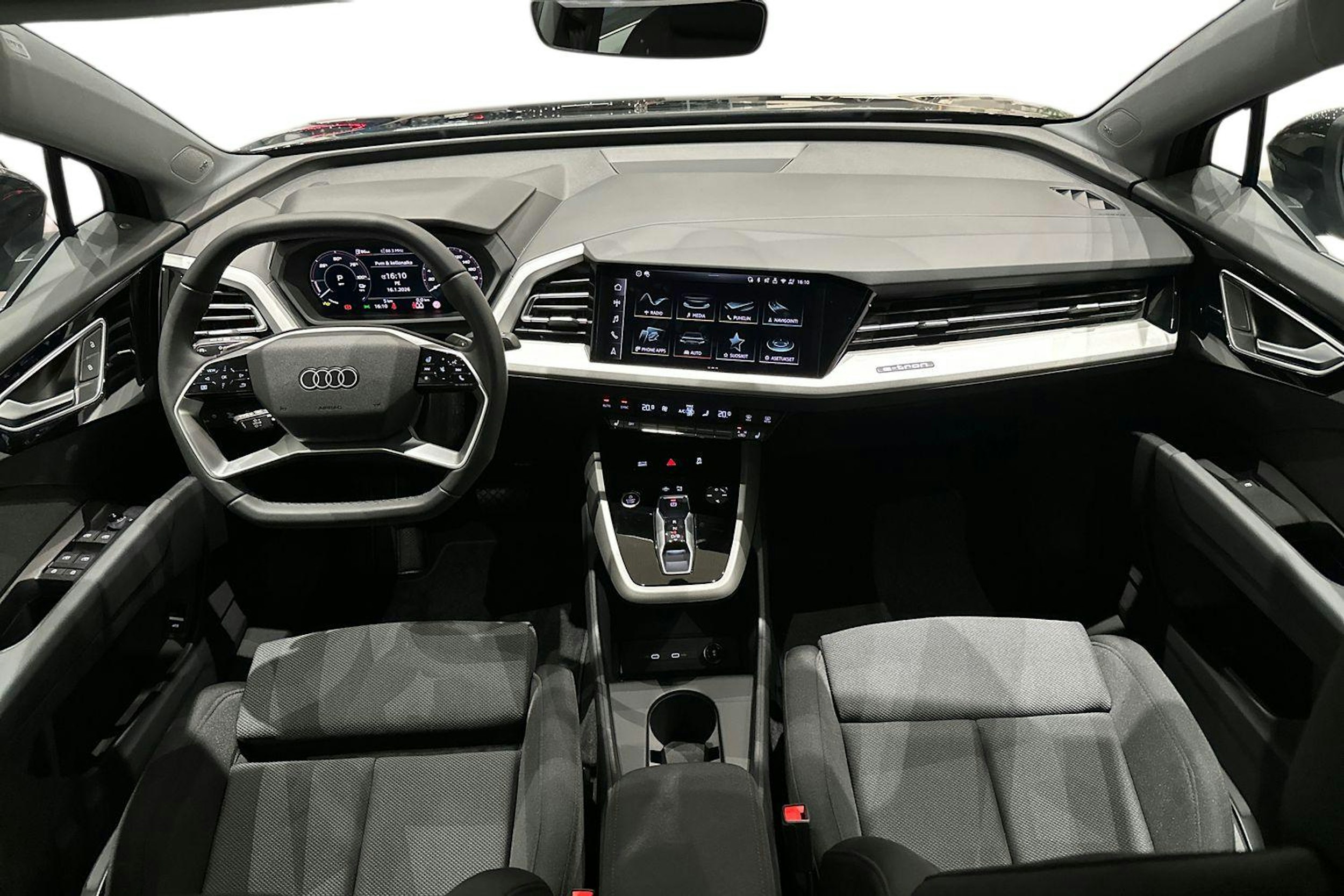 musta Audi Q4 e-tron 2026 kuva 7.