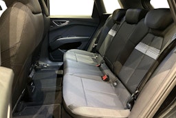 musta Audi Q4 e-tron 2026 kuva 8.