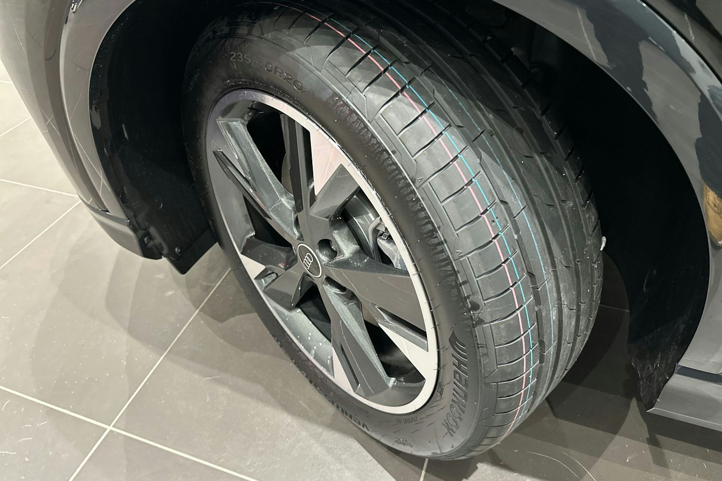 musta Audi Q4 e-tron 2026 kuva 10.