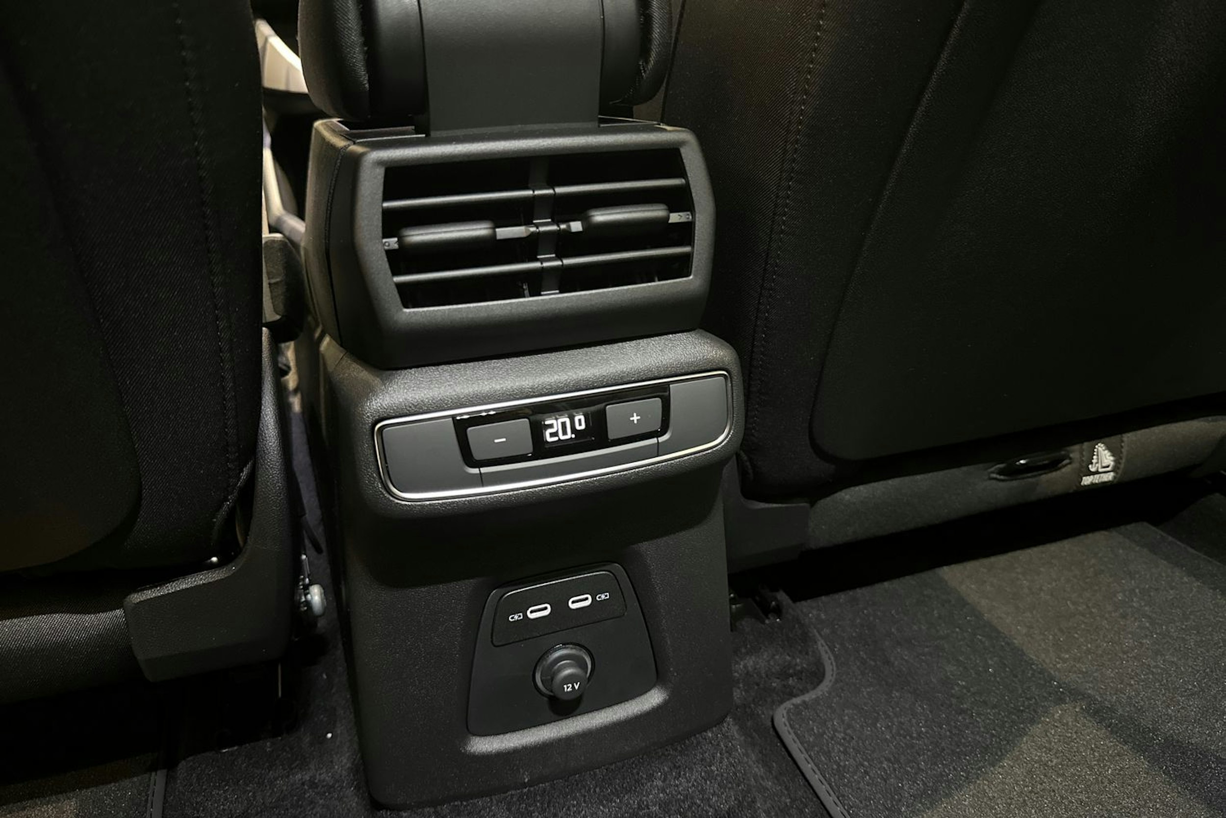 musta Audi Q4 e-tron 2026 kuva 11.