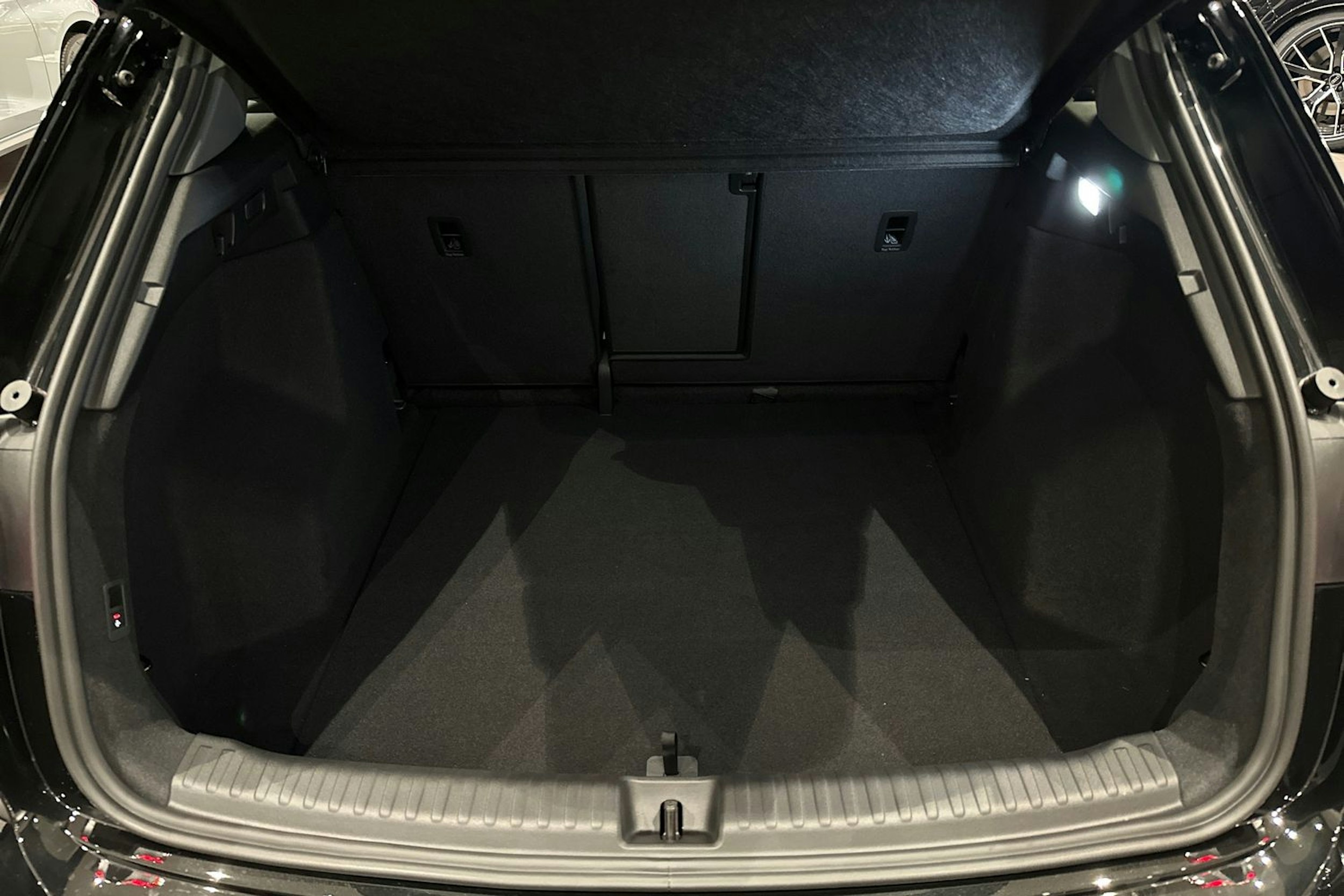 musta Audi Q4 e-tron 2026 kuva 12.