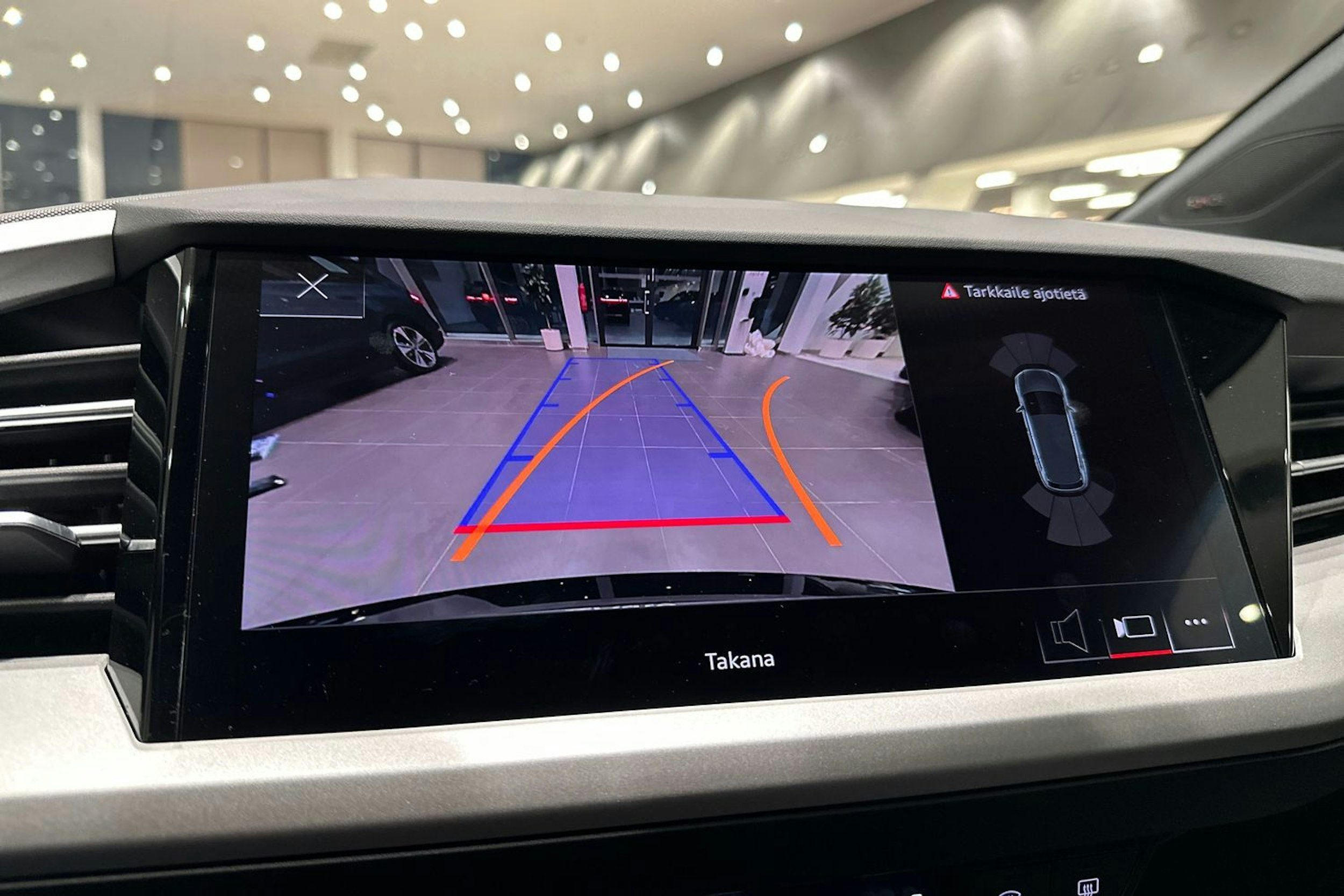 musta Audi Q4 e-tron 2026 kuva 17.