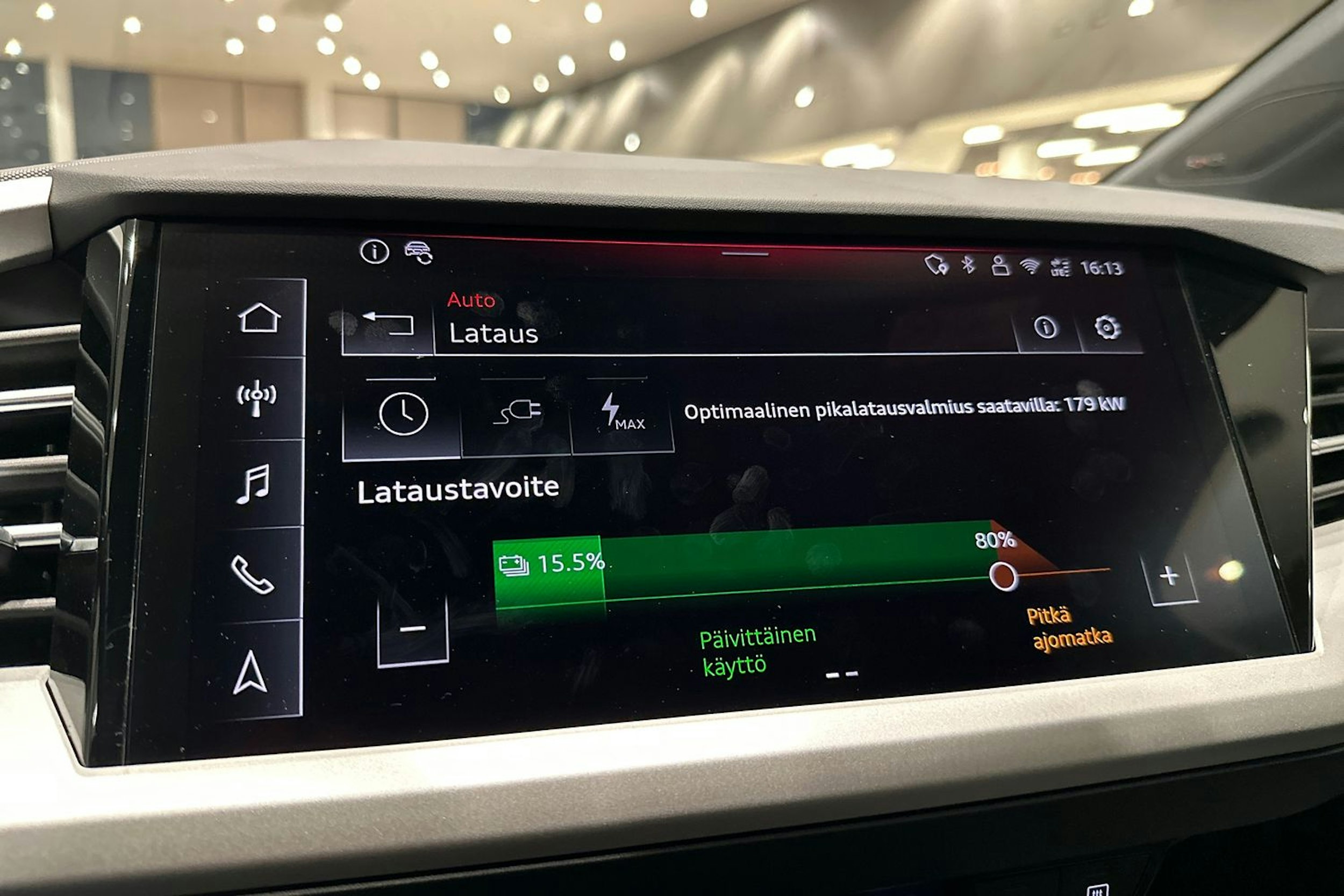 musta Audi Q4 e-tron 2026 kuva 18.