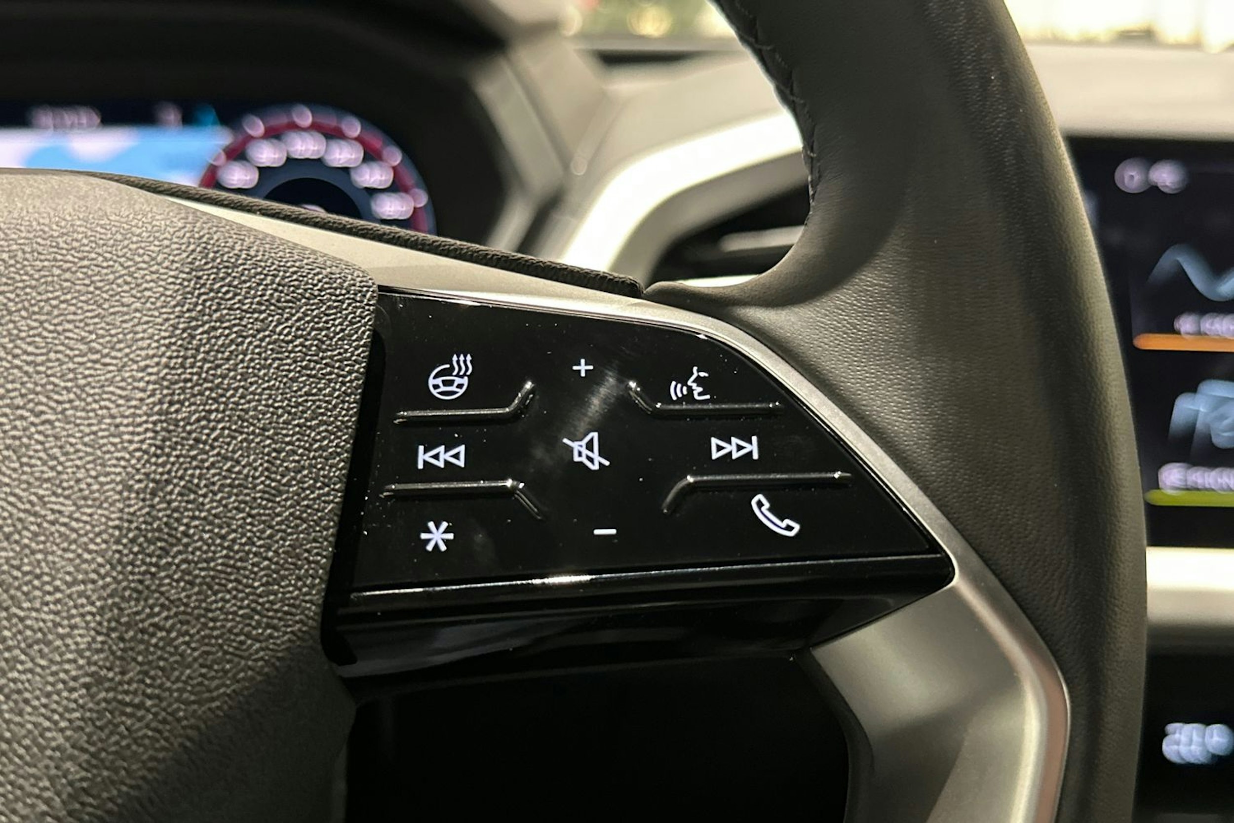 musta Audi Q4 e-tron 2026 kuva 22.