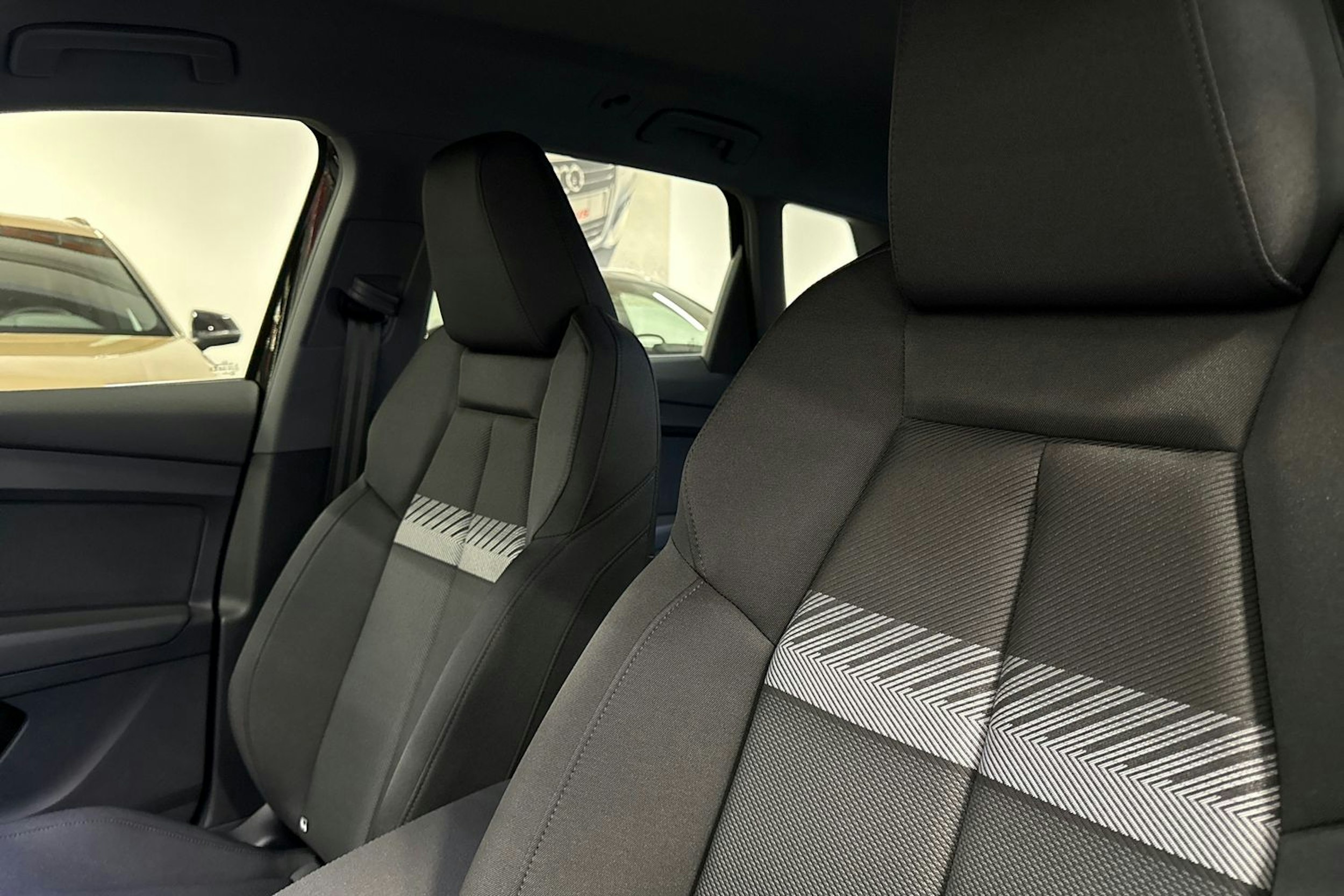 met. musta Audi Q4 e-tron 2026 kuva 13.