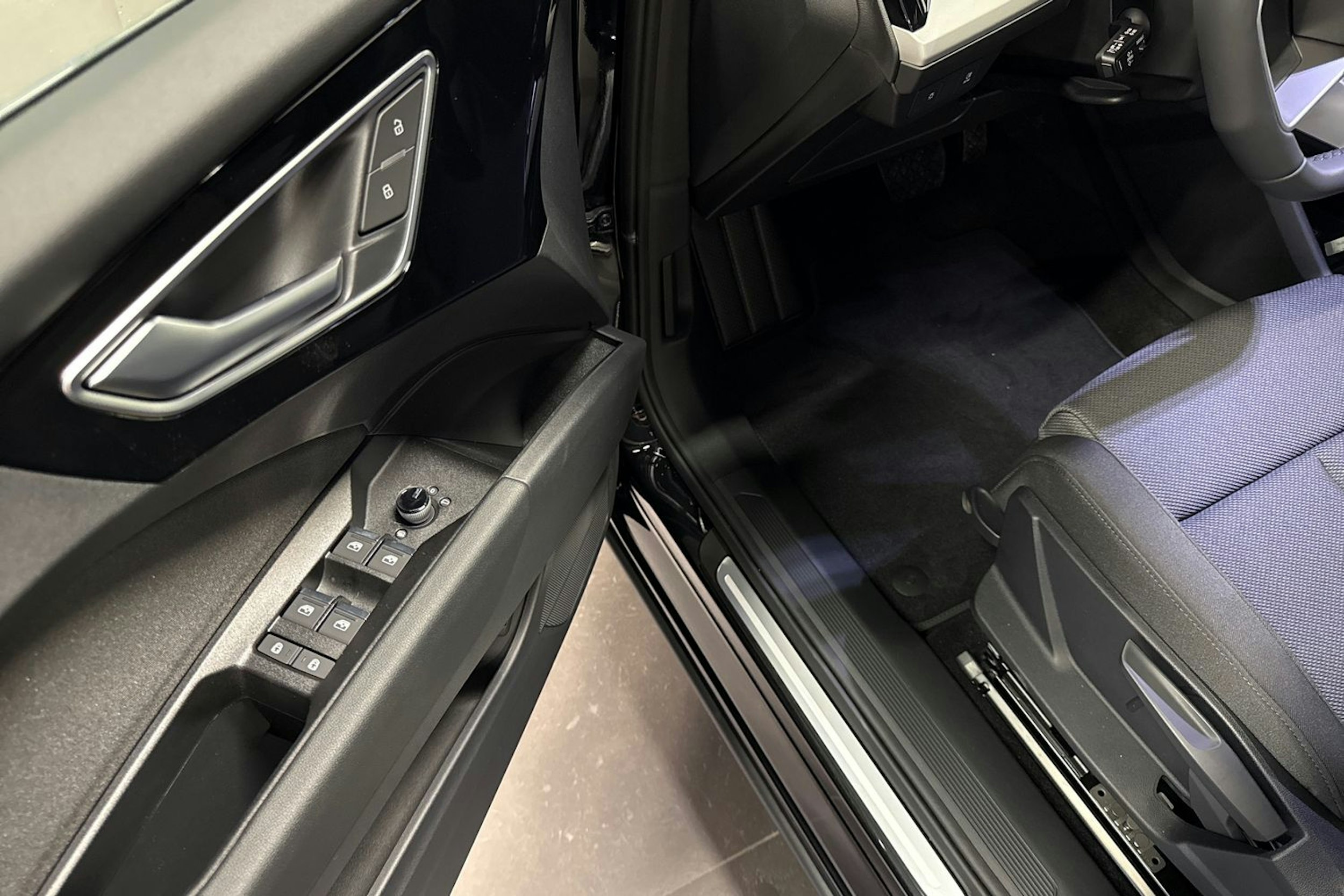 met. musta Audi Q4 e-tron 2026 kuva 14.