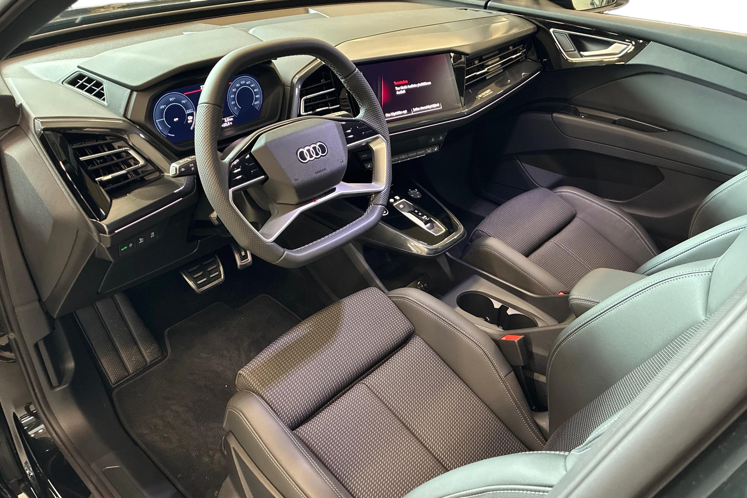 musta Audi Q4 e-tron 2026 kuva 6.