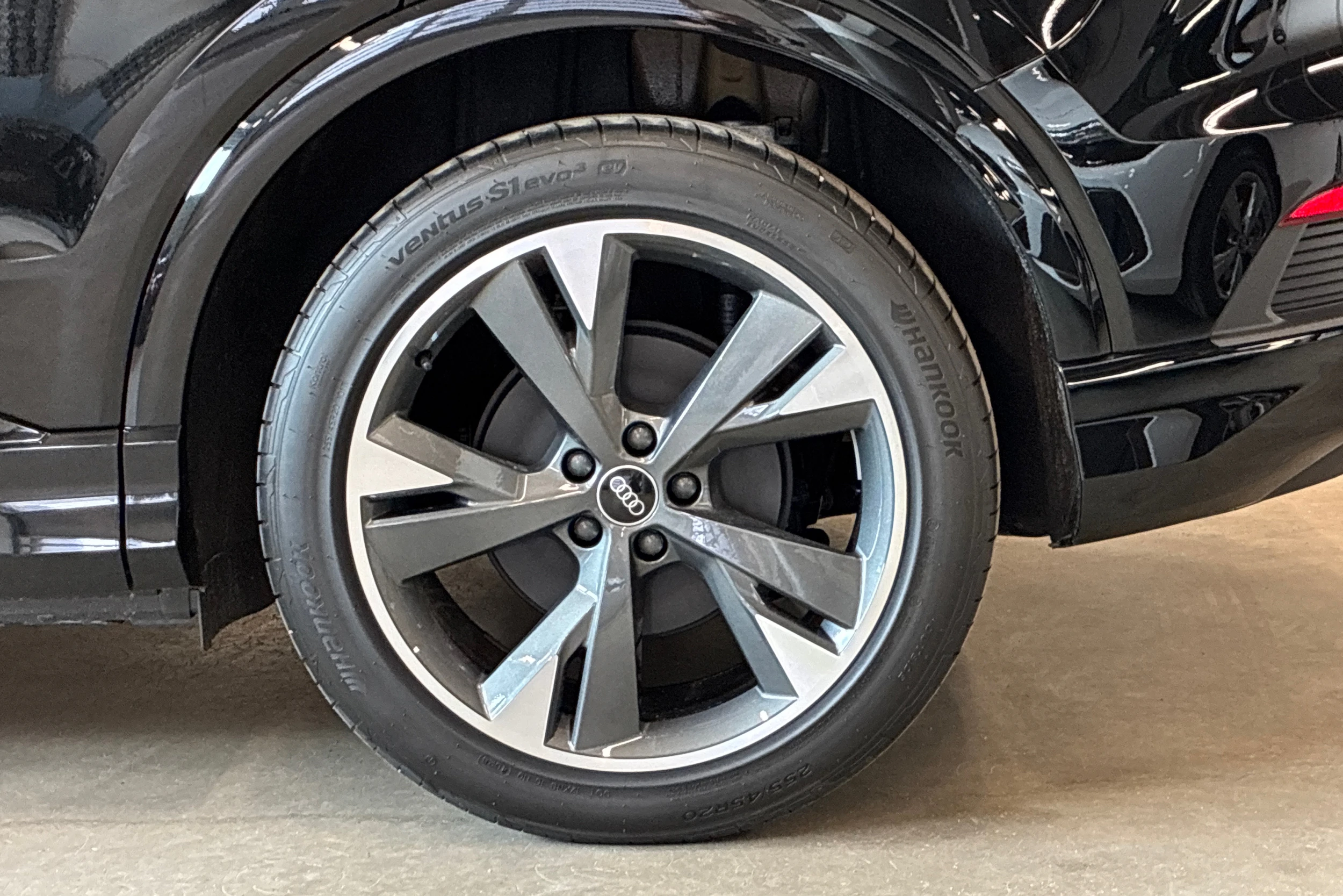 musta Audi Q4 e-tron 2026 kuva 10.