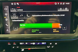 musta Audi Q4 e-tron 2026 kuva 13.