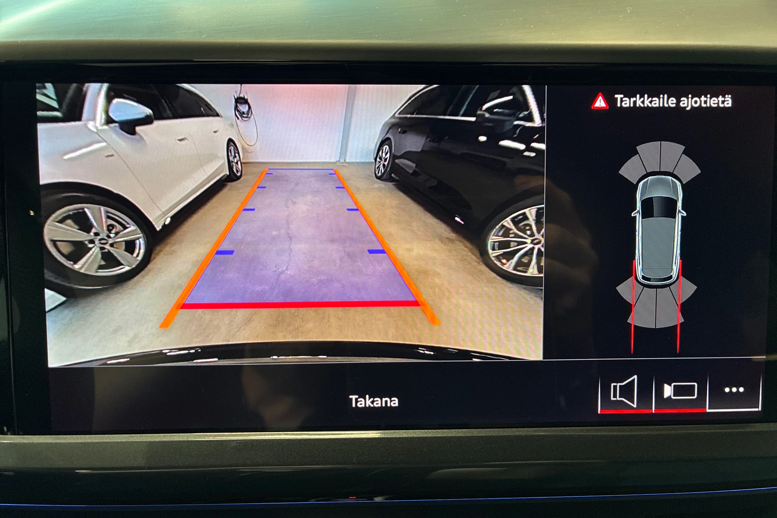 musta Audi Q4 e-tron 2026 kuva 15.