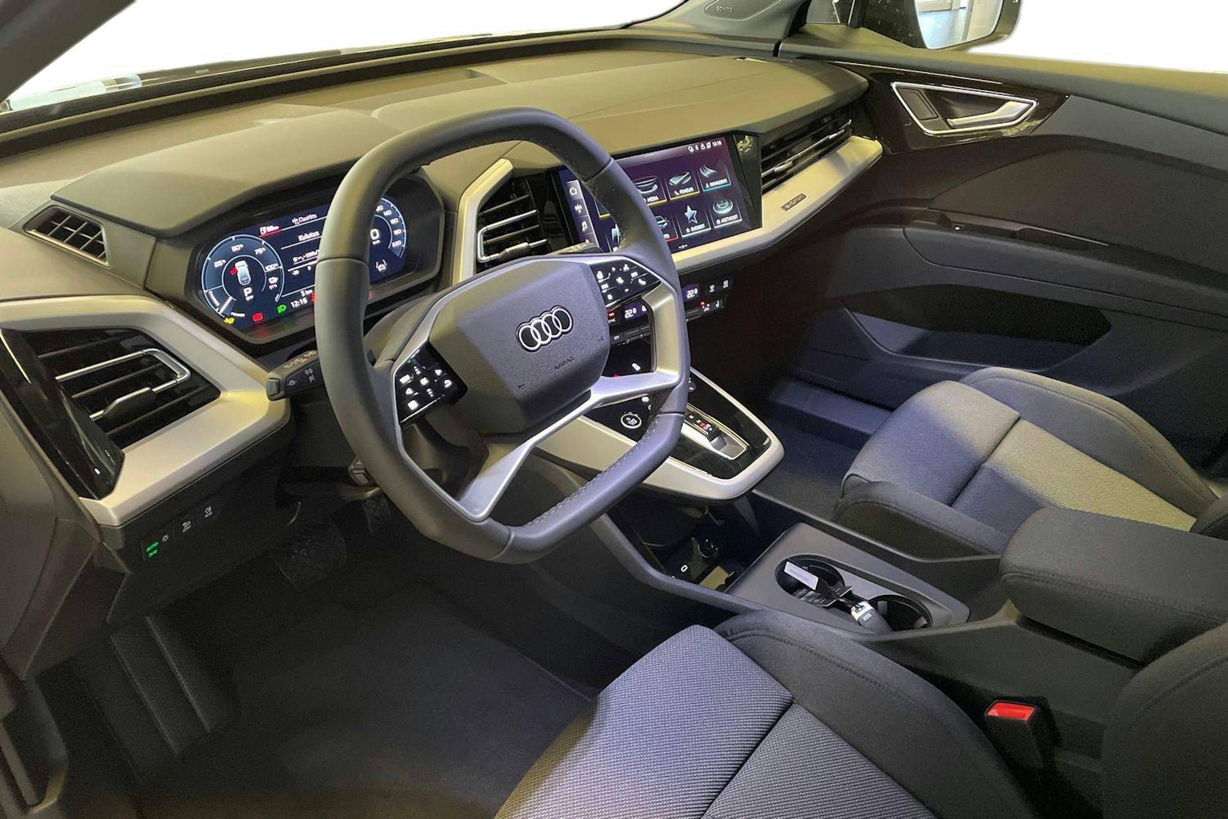 musta Audi Q4 e-tron 2026 kuva 6.