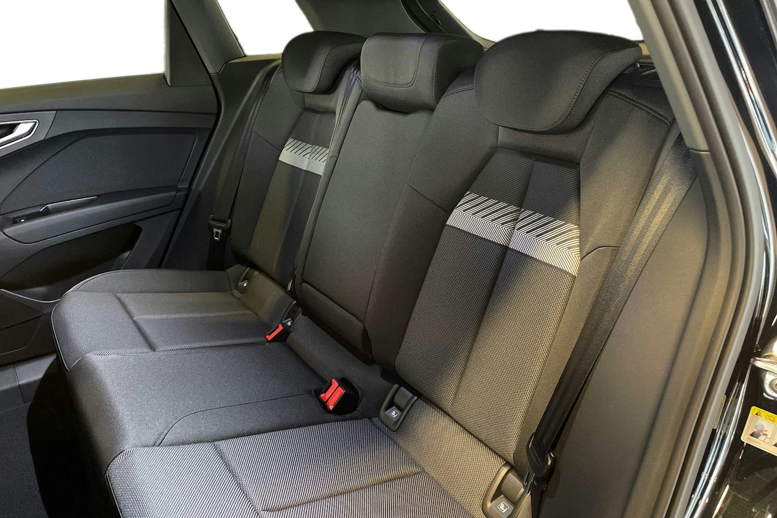 musta Audi Q4 e-tron 2026 kuva 8.