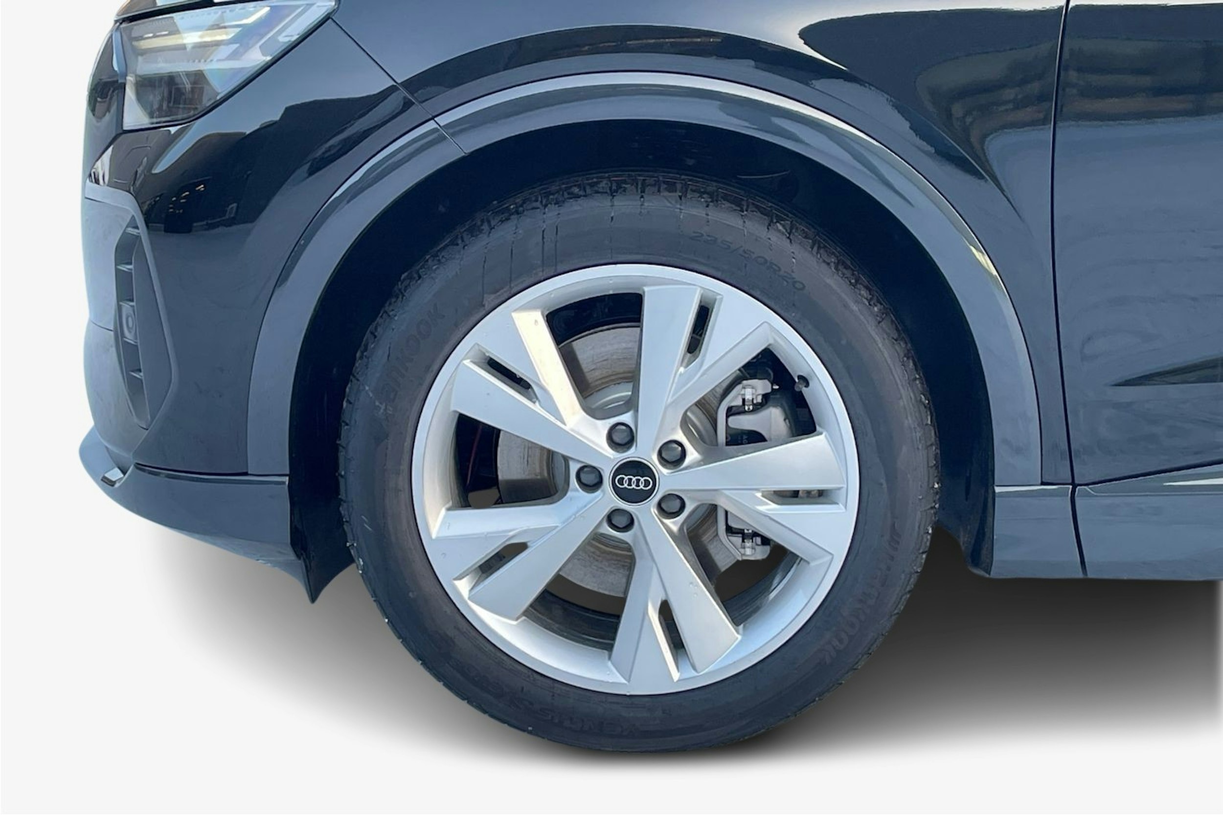 musta Audi Q4 e-tron 2026 kuva 9.