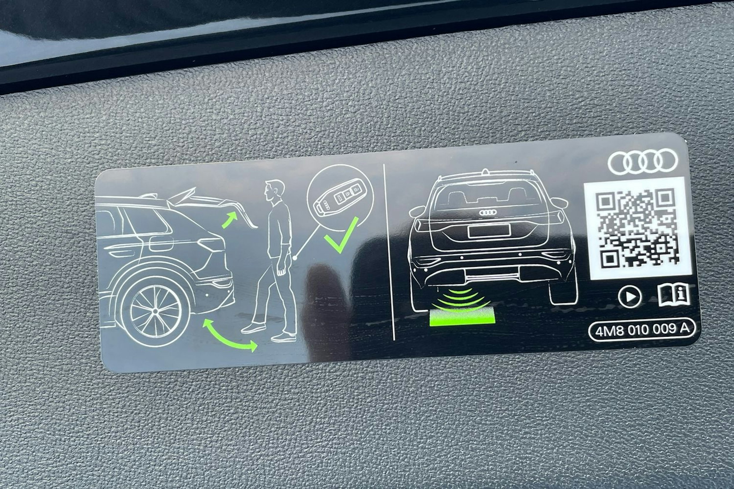 musta Audi Q4 e-tron 2026 kuva 13.