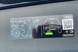 musta Audi Q4 e-tron 2026 kuva 13.