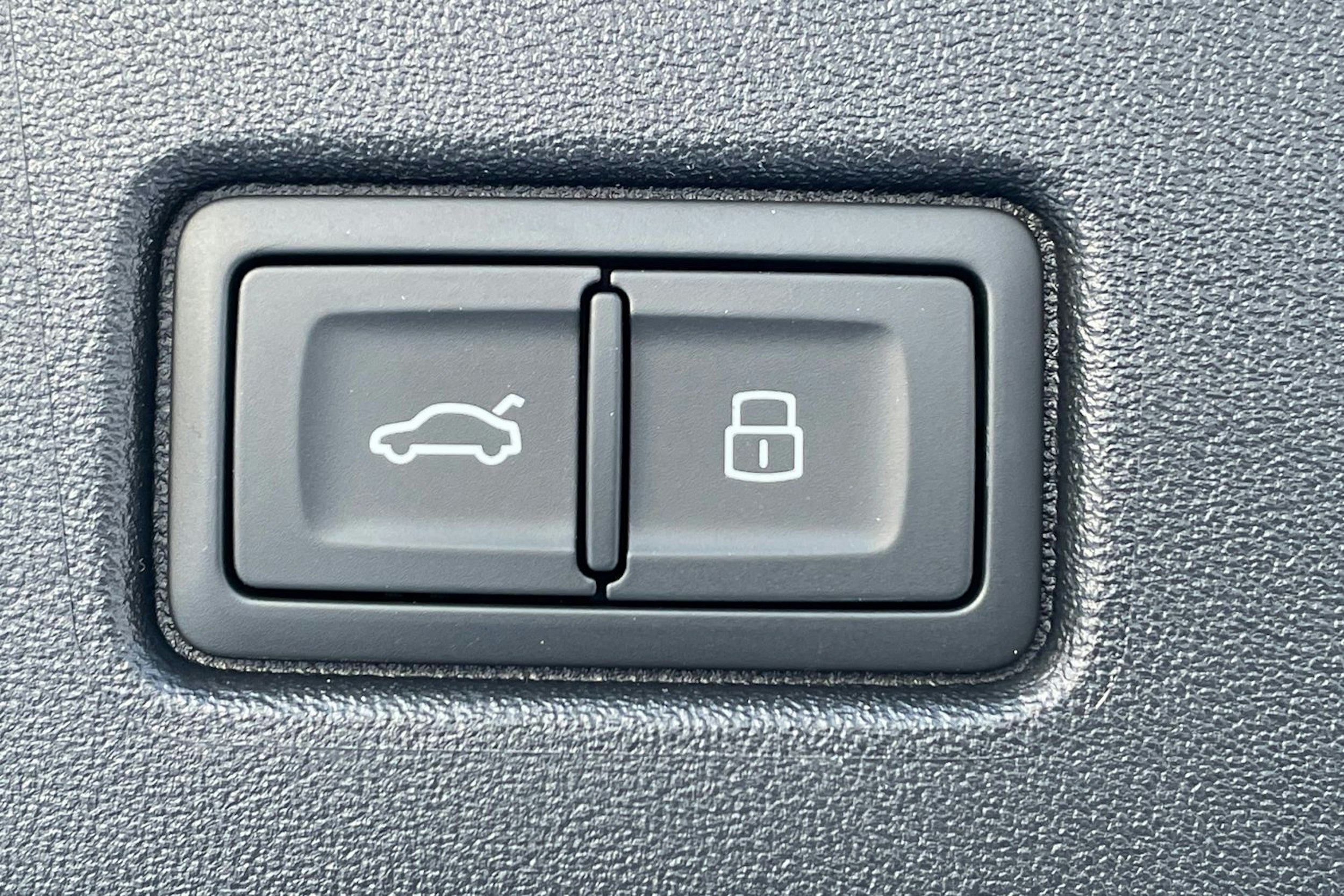 musta Audi Q4 e-tron 2026 kuva 14.