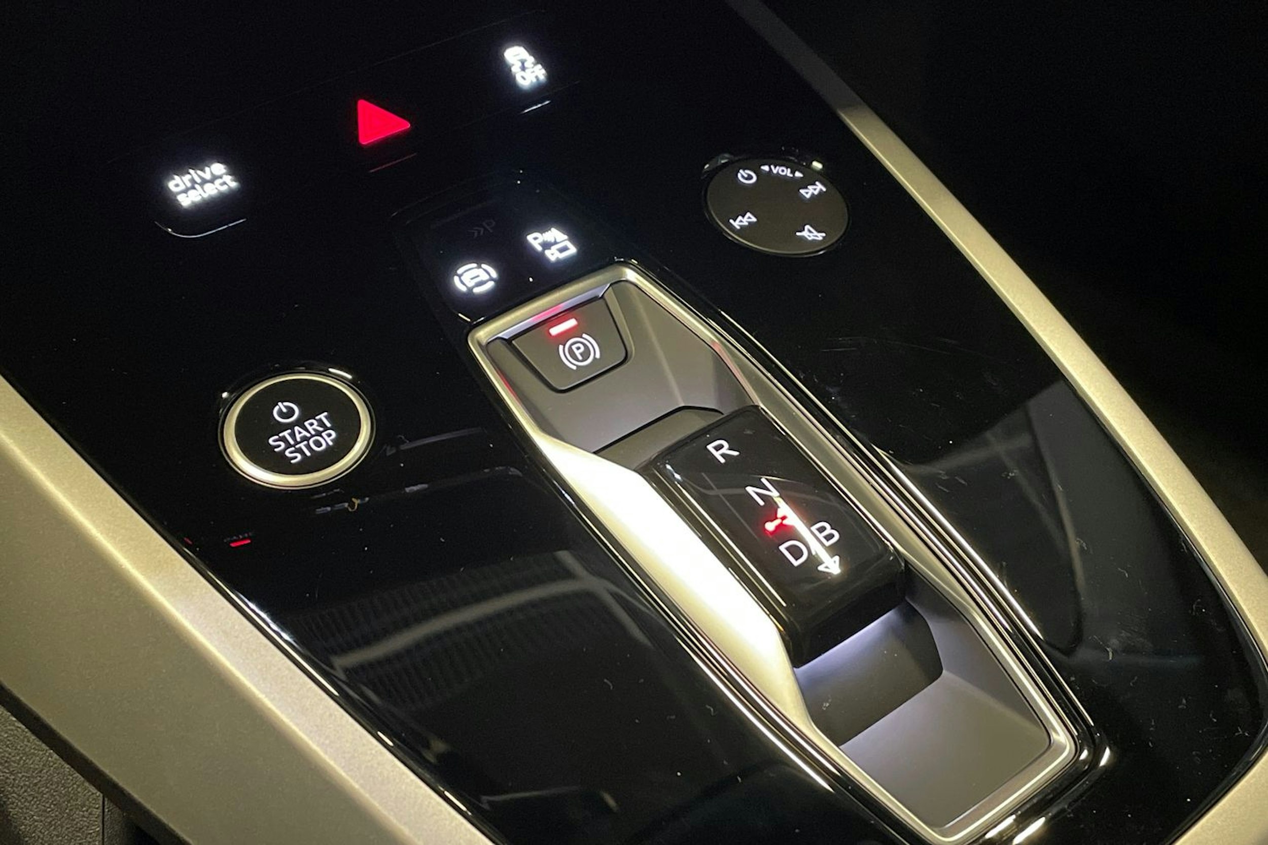 musta Audi Q4 e-tron 2026 kuva 25.