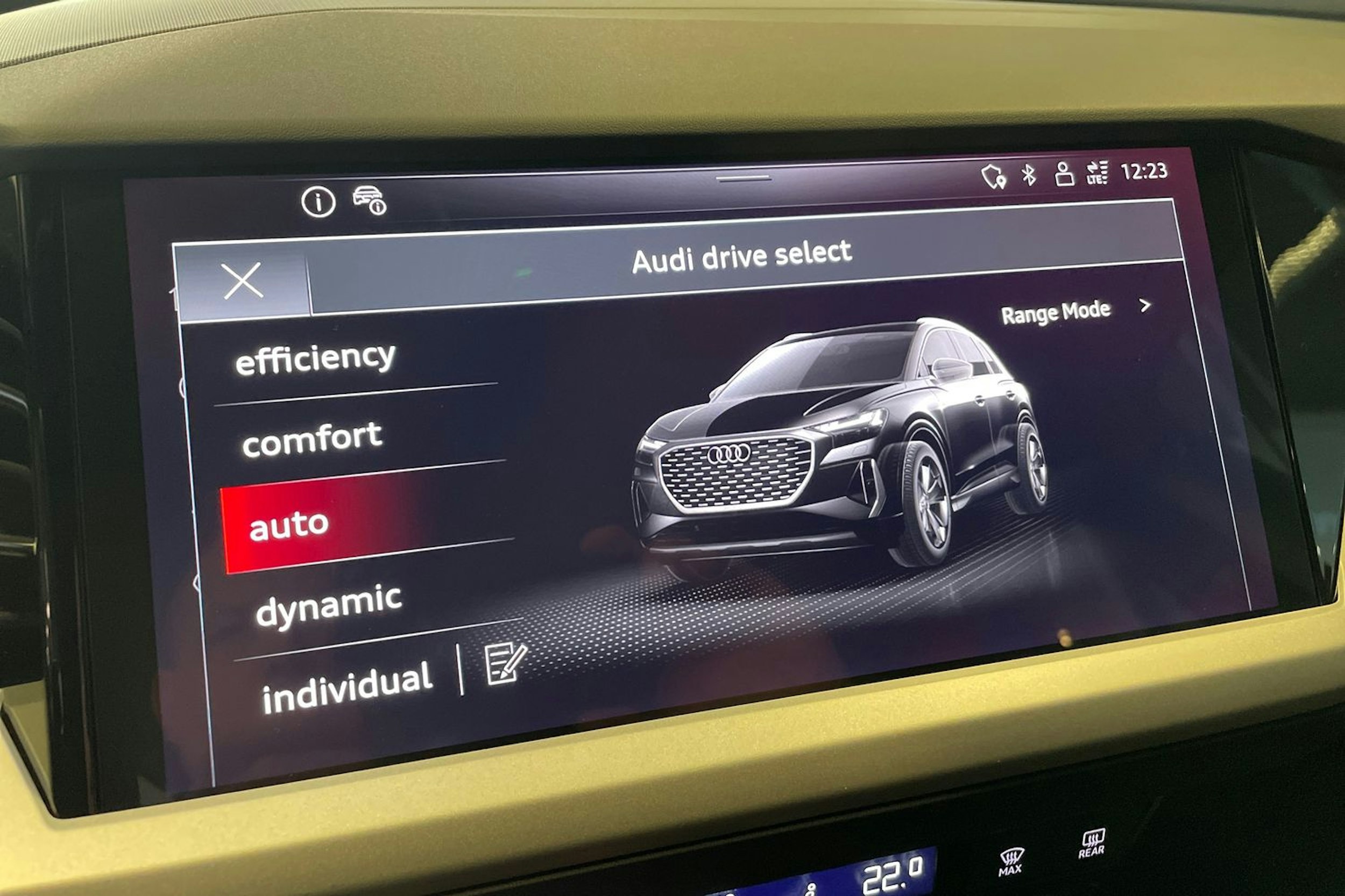 musta Audi Q4 e-tron 2026 kuva 28.