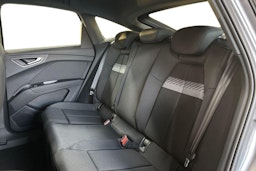 met. harmaa Audi Q4 e-tron 2026 kuva 8.