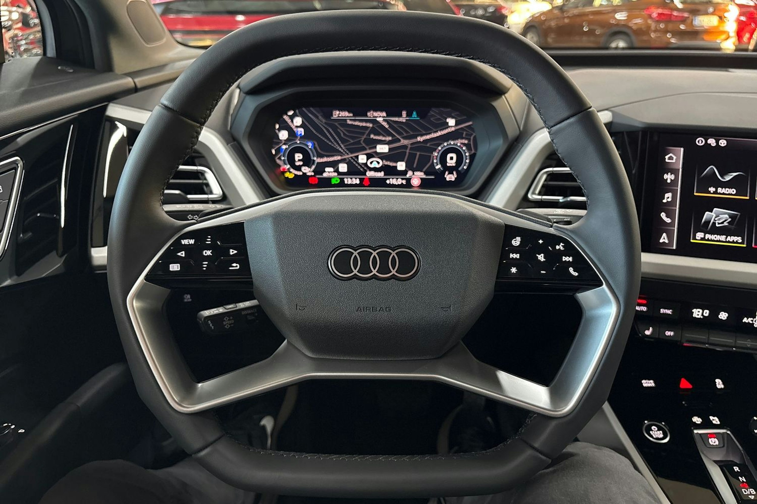 met. harmaa Audi Q4 e-tron 2026 kuva 11.