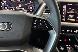 met. harmaa Audi Q4 e-tron 2026 kuva 13.